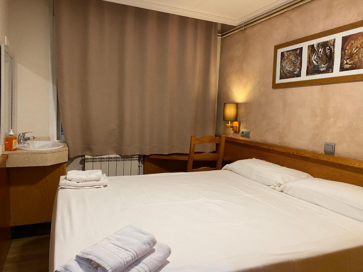 Hostal Galicia Cardedeu Eksteriør billede
