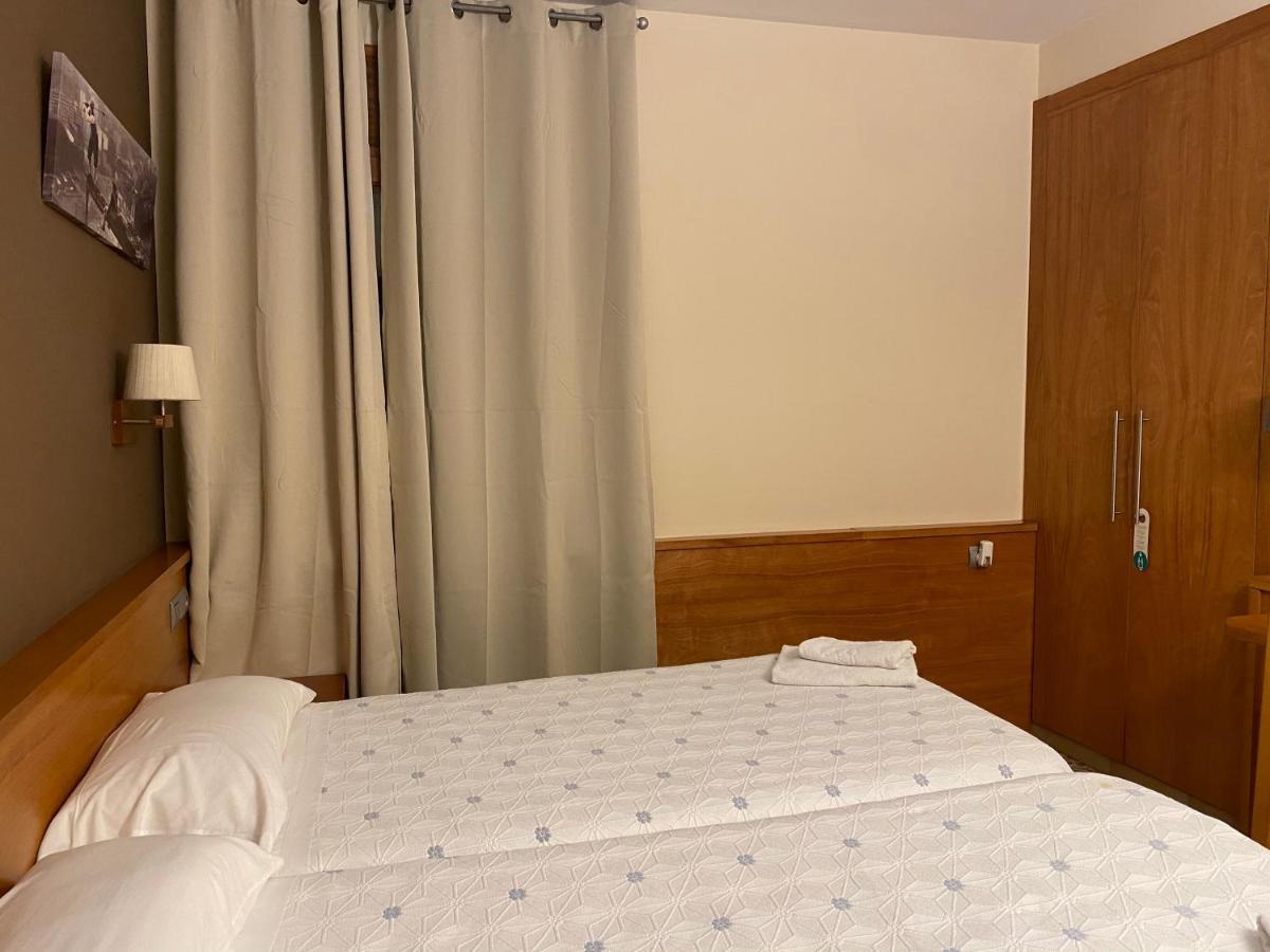 Hostal Galicia Cardedeu Eksteriør billede