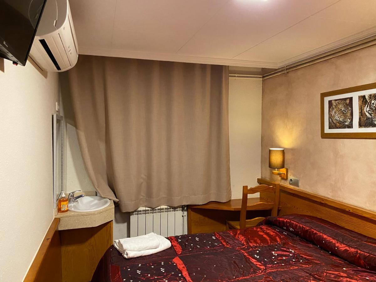 Hostal Galicia Cardedeu Eksteriør billede