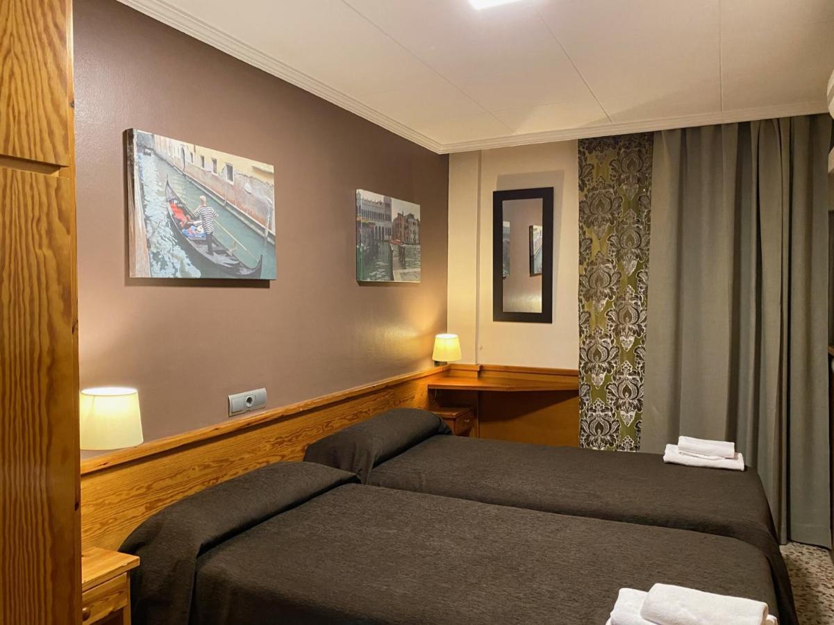 Hostal Galicia Cardedeu Eksteriør billede