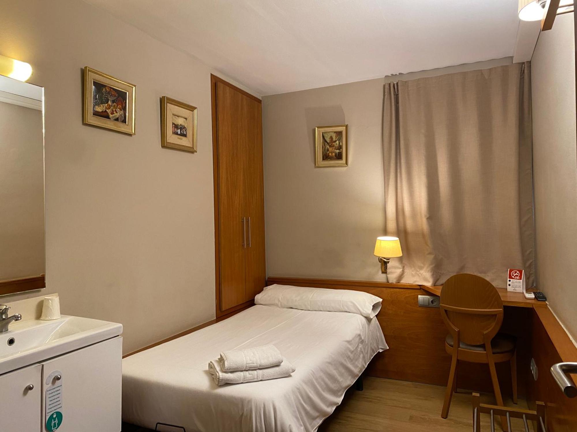 Hostal Galicia Cardedeu Eksteriør billede